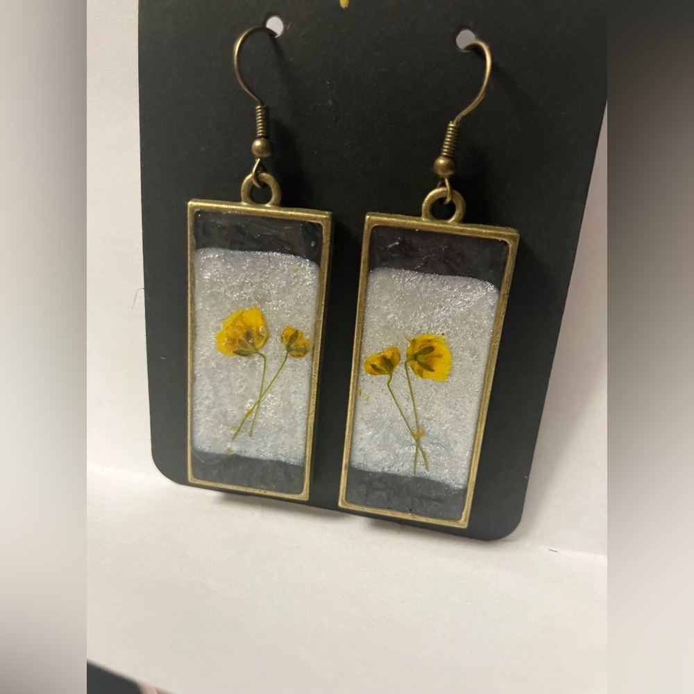 Vintage Pressed Flower earrings - Picture 3 of 3